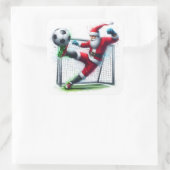 冬のフィールドでサッカーボールを蹴るサンタ|過去記事 スクエアシール (バッグ)