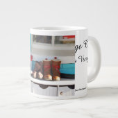 冬のブーツが一列に – Martha's Vineyard ジャンボコーヒーマグカップ (正面右)