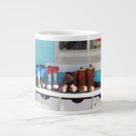 冬のブーツが一列に – Martha's Vineyard ジャンボコーヒーマグカップ