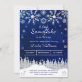 冬のベビーシャワーの途中に小さな雪の結晶がある 招待状 (正面)