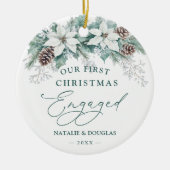 冬のポインセチア私たちの最初のクリスマスをパイン婚約した セラミックオーナメント (正面)