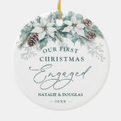 冬のポインセチア私たちの最初のクリスマスをパイン婚約した セラミックオーナメント (裏面)