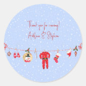 冬のメリー小さなクリスマス男の子の子の赤ちゃんシャワー ラウンドシール (正面)