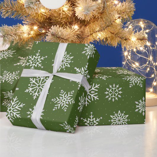 冬のモダンスノーフレーククリスマスグリーンホリデー ラッピングペーパー (クリスマス)