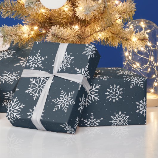 冬のモダンスノーフレークネイビーブルーホリデー ラッピングペーパー (クリスマス)