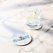 冬のモダン真珠の待ち赤ちゃんシャワー ラウンドペーパーコースター