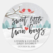 冬のモダン赤ちゃんシャワー甘い小さな双子の少年 ラウンドシール (正面)