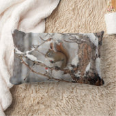 冬のリス、雪&レッドベリークリスマスデザイン ランバークッション (ブランケット)