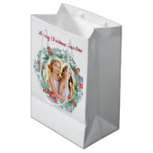 冬のリースカスタムメッセージとクリスマスフォト ミディアムペーパーバッグ (正面アングル)