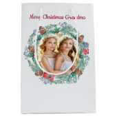 冬のリースカスタムメッセージとクリスマスフォト ミディアムペーパーバッグ (正面)