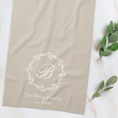 冬のリースファミリーネームモノグラムベージュ キッチンタオル