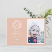 冬のリースモノグラムホリデーフォトカード |ピンク シーズンカード (スタンド正面)