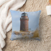 冬のロッキー海岸の頑丈なライトハウス クッション (ブランケット)