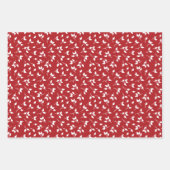 冬のローズヒップベリーと雪。赤いクリスマス ラッピングペーパーシート (正面2)