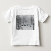 冬のワンダーランドでサンタのそり ベビーTシャツ (裏面)