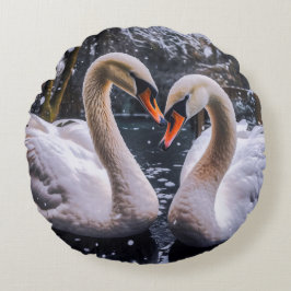 冬のワンダーランドにロマンチックな白鳥 ラウンドクッション