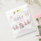 冬のワンダーランドピンクの女の子クリスマス1st誕生日 フェイバーバッグ (封をした状態)