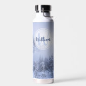 冬のワンダーランド霧氷の森の雪のモノグラム ウォーターボトル (左面)