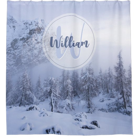 冬のワンダーランド霧氷の森の雪のモノグラム シャワーカーテン (正面)