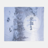 冬のワンダーランド霧氷の森の雪のモノグラム フリースブランケット (正面(横))