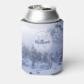 冬のワンダーランド霧氷の森の雪のモノグラム 缶クーラー (缶裏面)