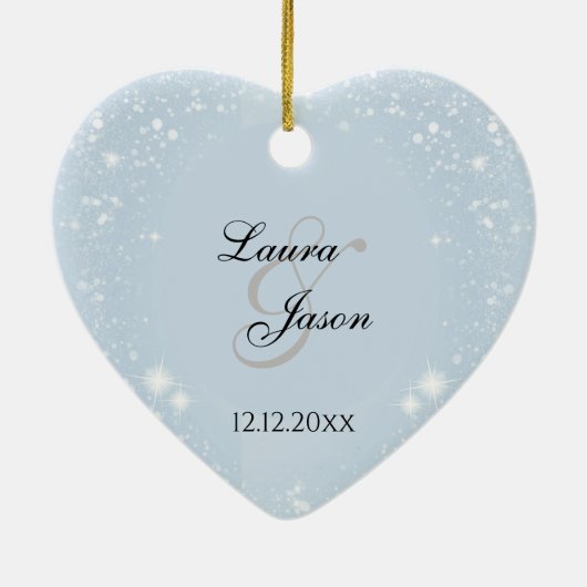 冬のワンダーランド |私たちの初めてのクリスマスミスターとミセス セラミックオーナメント (裏面)