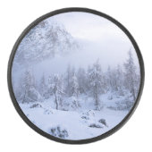 冬のワンダーランド、霧、トウヒの森と山 アイスホッケーパック (正面)