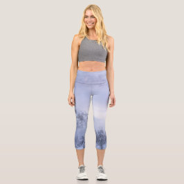 冬のワンダーランド、霧、トウヒの森と山 カプリレギンス