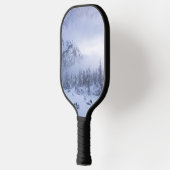 冬のワンダーランド、霧、トウヒの森と山 ピックルボールラケット (左)