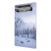 冬のワンダーランド、霧、トウヒの森と山 ミニクリップボード (アングル2)