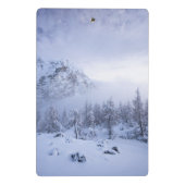 冬のワンダーランド、霧、トウヒの森と山 ミニクリップボード (裏面)