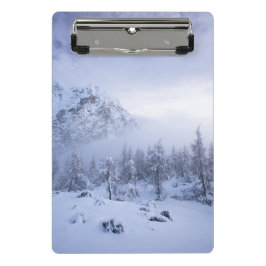 冬のワンダーランド、霧、トウヒの森と山 ミニクリップボード