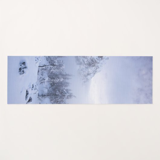 冬のワンダーランド、霧、トウヒの森と山 ヨガマット (正面(横))