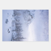 冬のワンダーランド、霧、トウヒの森と山 ラッピングペーパーシート (正面2)