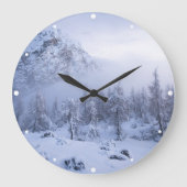 冬のワンダーランド、霧、トウヒの森と山 ラージ壁時計 (正面)