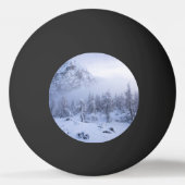 冬のワンダーランド、霧、トウヒの森と山 卓球ボール (裏面)