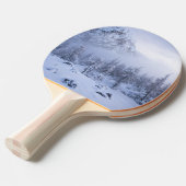 冬のワンダーランド、霧、トウヒの森と山 卓球ラケット (正面アングル)