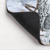 冬の不思議の国に雪で覆われたフクロウ マウスパッド (コーナー)