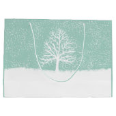 冬の不思議の国のシカ、雪の松の木のクリスマス ラージペーパーバッグ (裏面)