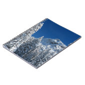 冬の不思議の国の雪で覆われた木山 ノートブック (左側)