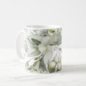 冬の休日のホリーの枝の緑のパターン コーヒーマグカップ (正面左)