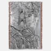 冬の凍結する川上のアーチ橋 スローブランケット (正面縦)