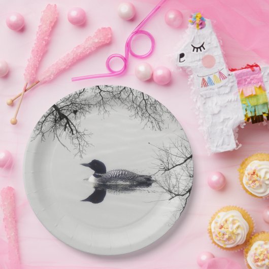 冬の北の湖で一般的なルーンの泳ぎ ペーパープレート (パーティー)