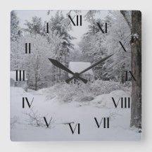 冬の古い井戸の家バッククロック