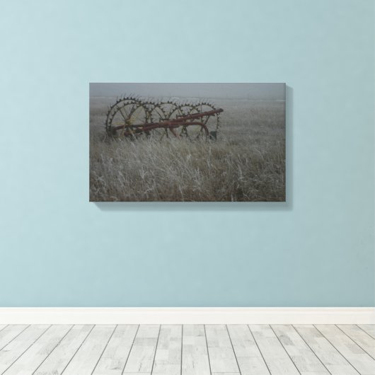 冬の古い干草の熊手の農機霜の降りた器 キャンバスプリント (インサイチュ (ウッドフロア))