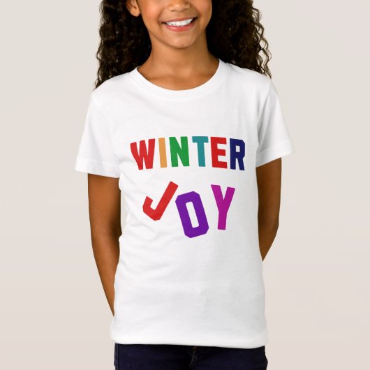 冬の喜び – Cozy カラフル Letters Tシャツ (正面)