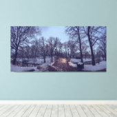 冬の夕暮れの雪の降る都市公園 キャンバスプリント (インサイチュ (ウッドフロア))