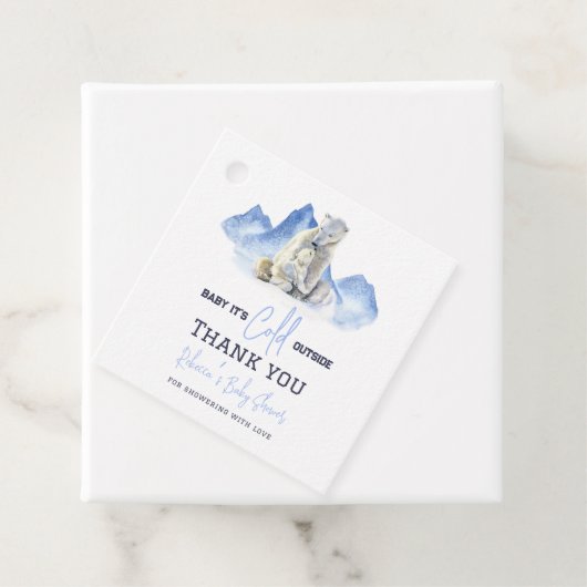 冬の外で寒いシロクマの赤ちゃんシャワー フェイバータグ (インサイチュ)