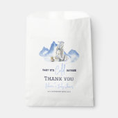 冬の外で寒いシロクマの赤ちゃんシャワー フェイバーバッグ (正面)