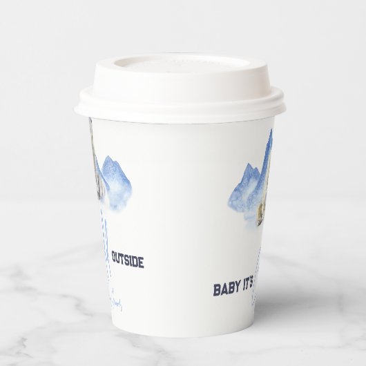 冬の外で寒いシロクマの赤ちゃんシャワー 紙コップ (左)